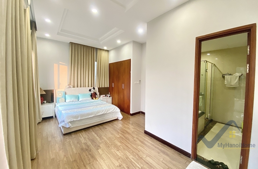 Biệt thự Vinhomes Riverside cho thuê, có tầng hầm và sân vườn 7