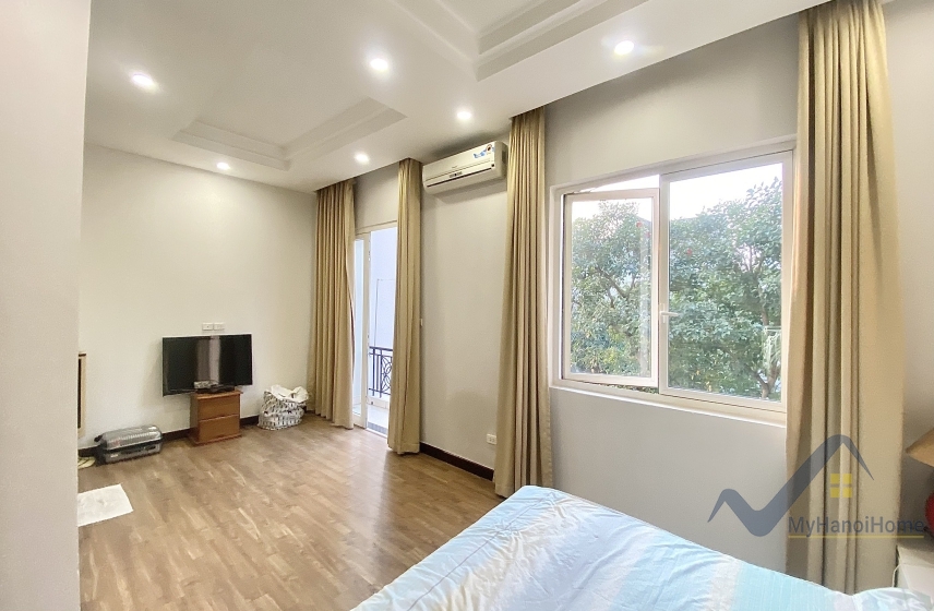 Biệt thự Vinhomes Riverside cho thuê, có tầng hầm và sân vườn 8
