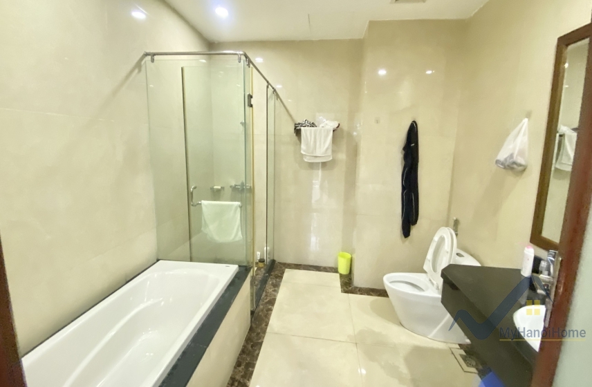 Biệt thự Vinhomes Riverside cho thuê, có tầng hầm và sân vườn 9