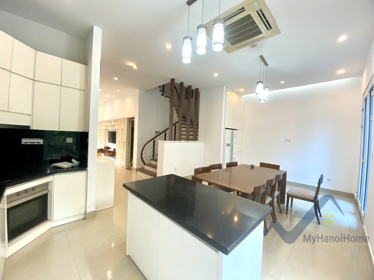Biệt thự Vinhomes Riverside cho thuê đủ đồ 5PN 5