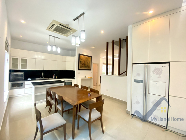 Biệt thự Vinhomes Riverside cho thuê đủ đồ 5PN 6