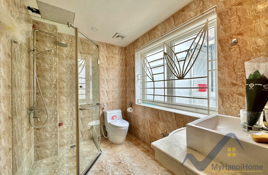 Biệt thự Vinhomes Riverside cho thuê đủ đồ gần vườn hoa 12