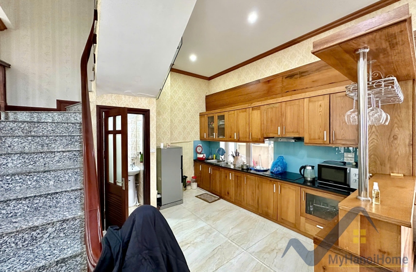 Biệt thự Vinhomes Riverside cho thuê đủ đồ gần vườn hoa 3