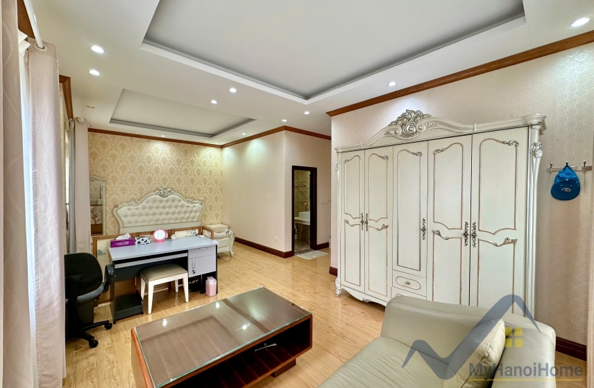 Biệt thự Vinhomes Riverside cho thuê đủ đồ gần vườn hoa 9