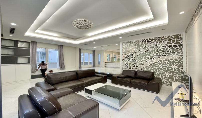 Biệt thự Vinhomes Riverside cho thuê hướng Tây Bắc 2
