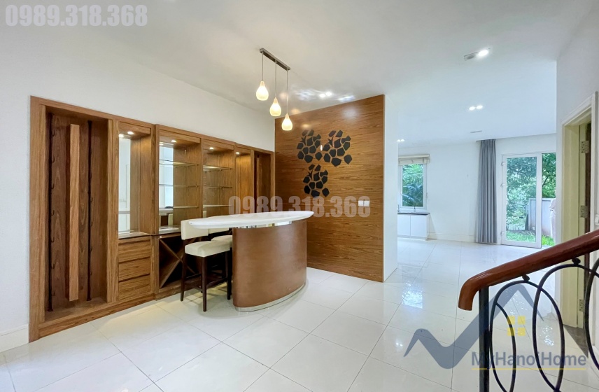 Biệt thự Vinhomes Riverside cho thuê không đồ, 4PN 3