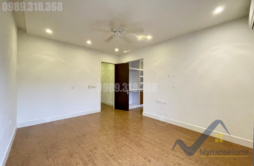 Biệt thự Vinhomes Riverside cho thuê không đồ, 4PN 8