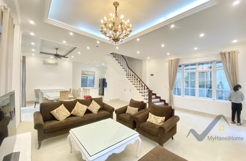Biệt thự Vinhomes Riverside cho thuê trang bị đủ đồ, sân vườn 2