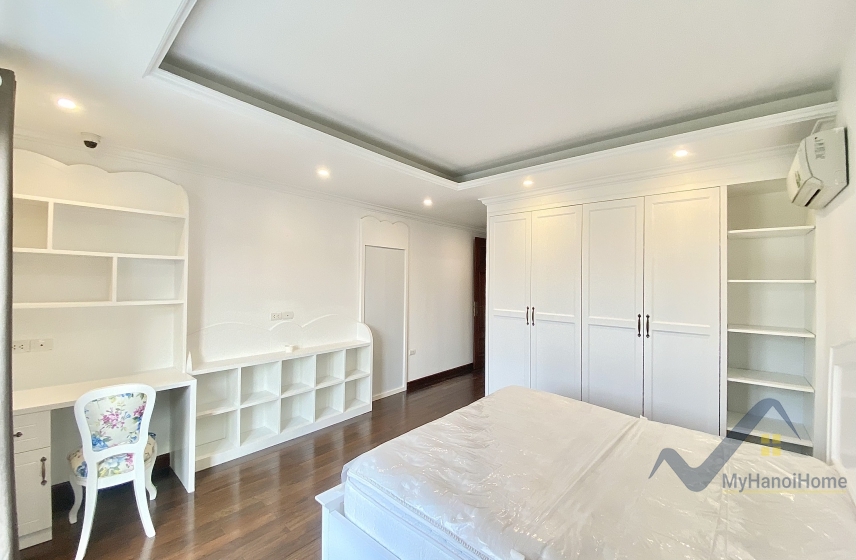 Biệt thự Vinhomes Riverside cho thuê trang bị đủ đồ, sân vườn 14