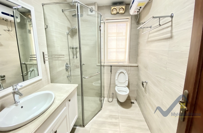 Biệt thự Vinhomes Riverside cho thuê trang bị đủ đồ, sân vườn 15