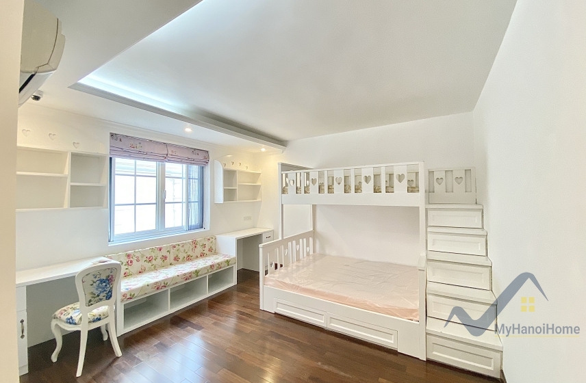 Biệt thự Vinhomes Riverside cho thuê trang bị đủ đồ, sân vườn 16