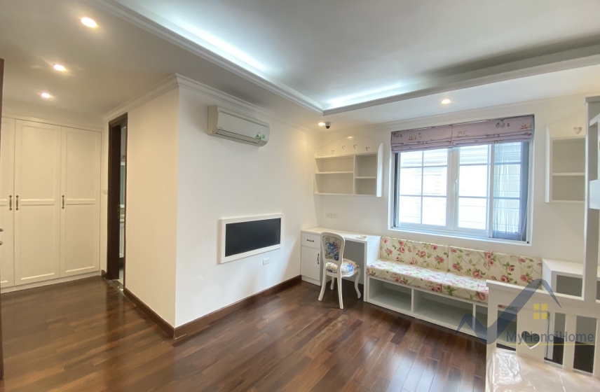 Biệt thự Vinhomes Riverside cho thuê trang bị đủ đồ, sân vườn 17