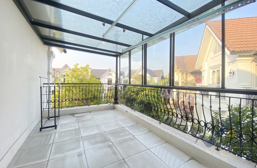 Biệt thự Vinhomes Riverside cho thuê trang bị đủ đồ, sân vườn 19