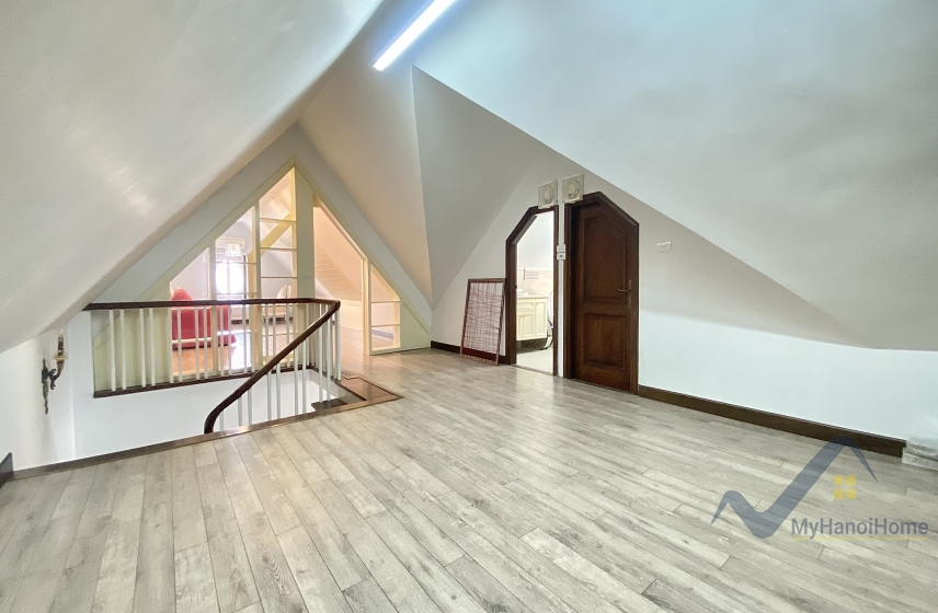 Biệt thự Vinhomes Riverside cho thuê trang bị đủ đồ, sân vườn 20