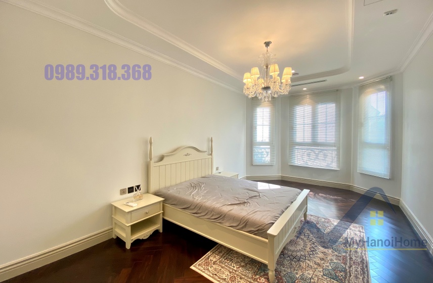 Cần bán biệt thự Vinhomes Riverside đơn lập, có thang máy 10