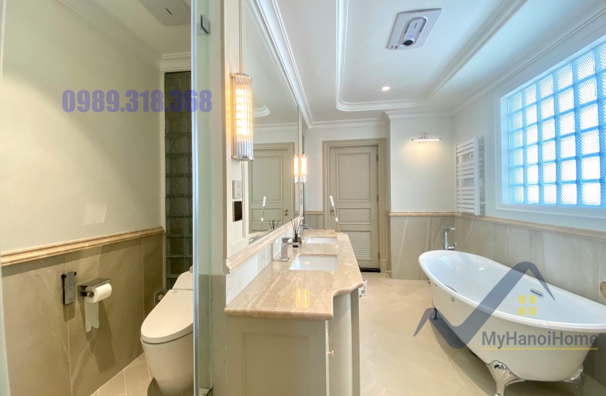 Cần bán biệt thự Vinhomes Riverside đơn lập, có thang máy 18