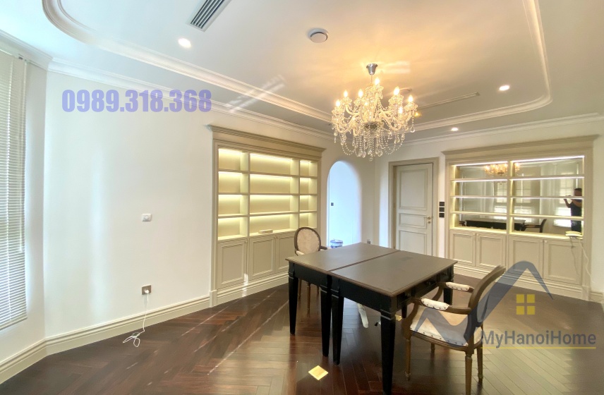 Cần bán biệt thự Vinhomes Riverside đơn lập, có thang máy 20