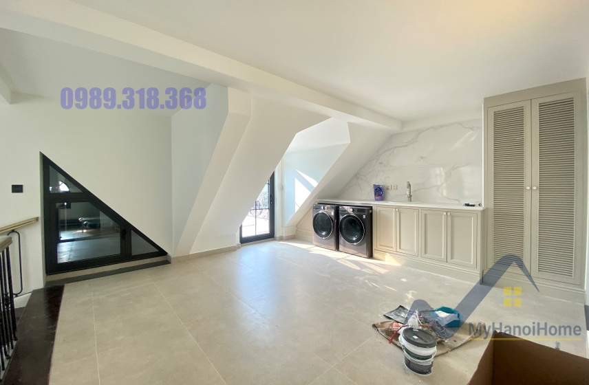 Cần bán biệt thự Vinhomes Riverside đơn lập, có thang máy 21