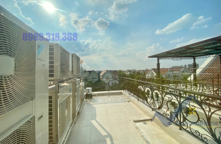 Cần bán biệt thự Vinhomes Riverside đơn lập, có thang máy 22