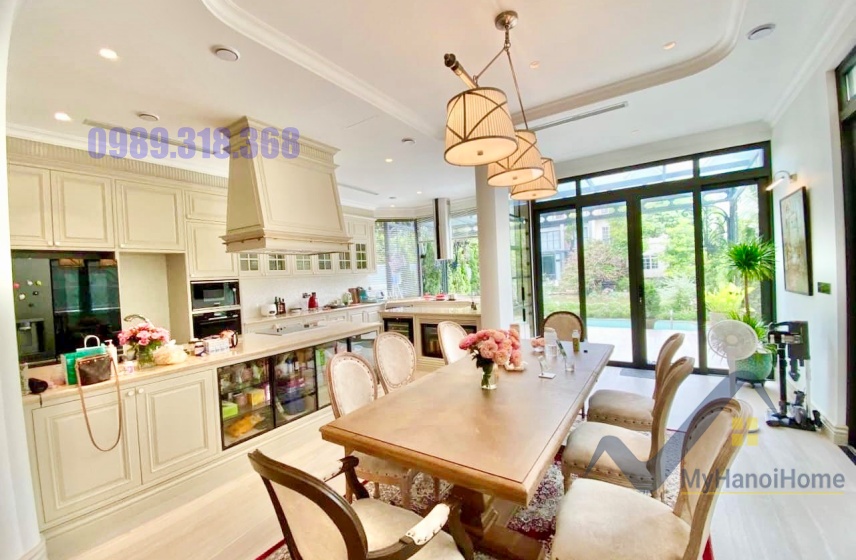 Cần bán biệt thự Vinhomes Riverside đơn lập, có thang máy 4