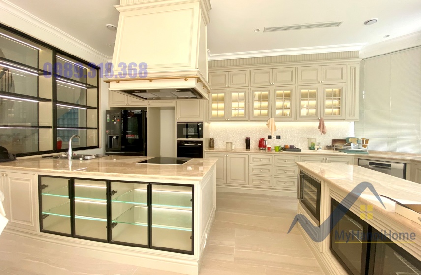 Cần bán biệt thự Vinhomes Riverside đơn lập, có thang máy 6
