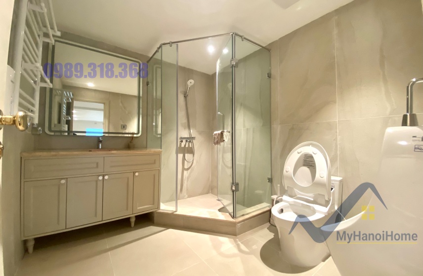 Cần bán biệt thự Vinhomes Riverside đơn lập, có thang máy 8