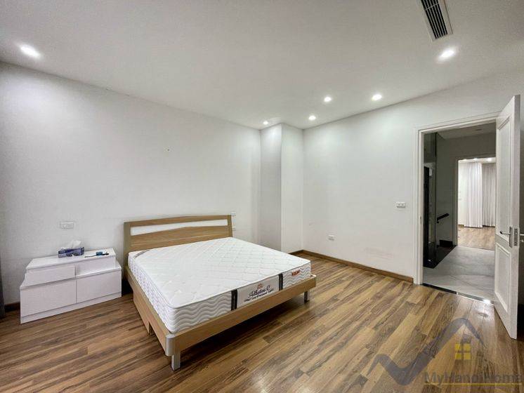 Căn biệt thự đơn lập cho thuê tại Vinhome Riverside đủ đồ 11