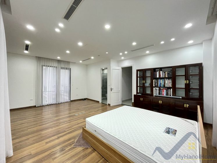Căn biệt thự đơn lập cho thuê tại Vinhome Riverside đủ đồ 15