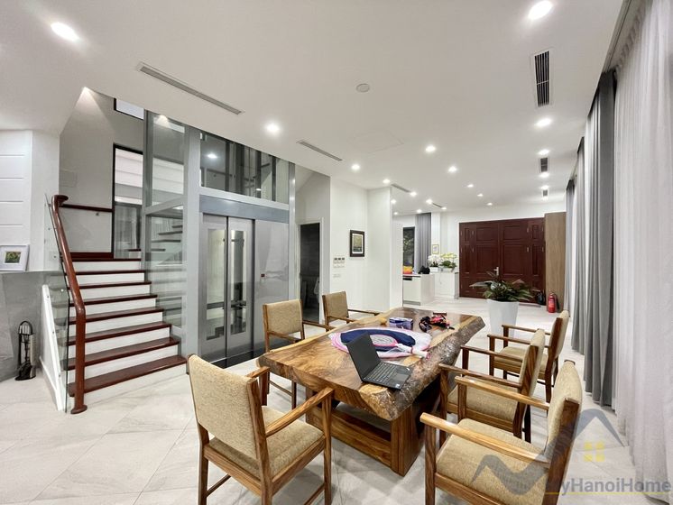 Căn biệt thự đơn lập cho thuê tại Vinhome Riverside đủ đồ 2