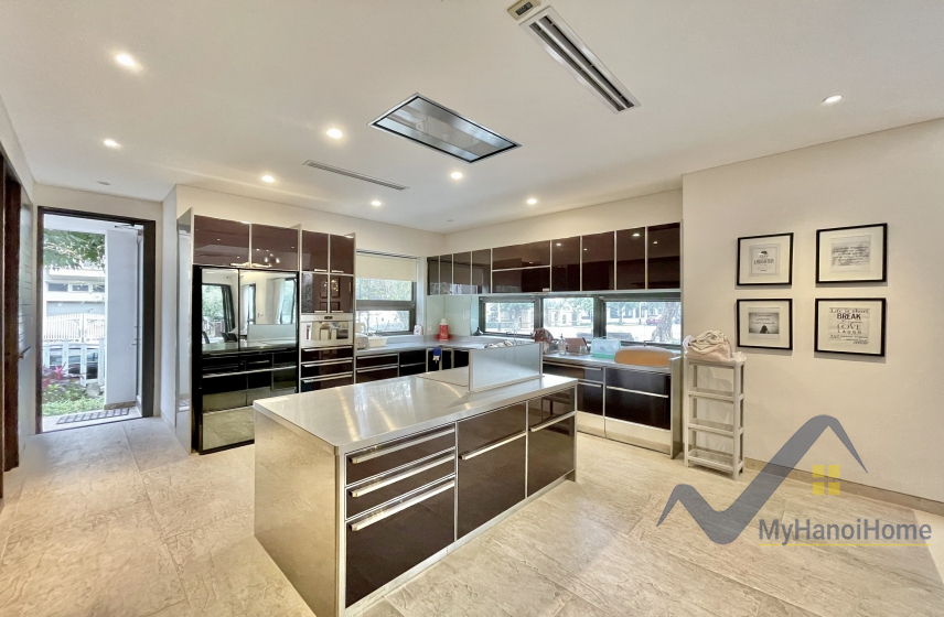 Cần cho thuê biệt thự đơn lập Vinhomes Riverside đầy đủ nội thất 3