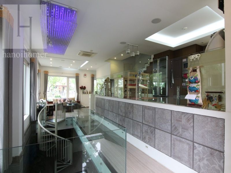 Cần cho thuê biệt thự Vinhome Riverside gần Almaz đủ đồ 4