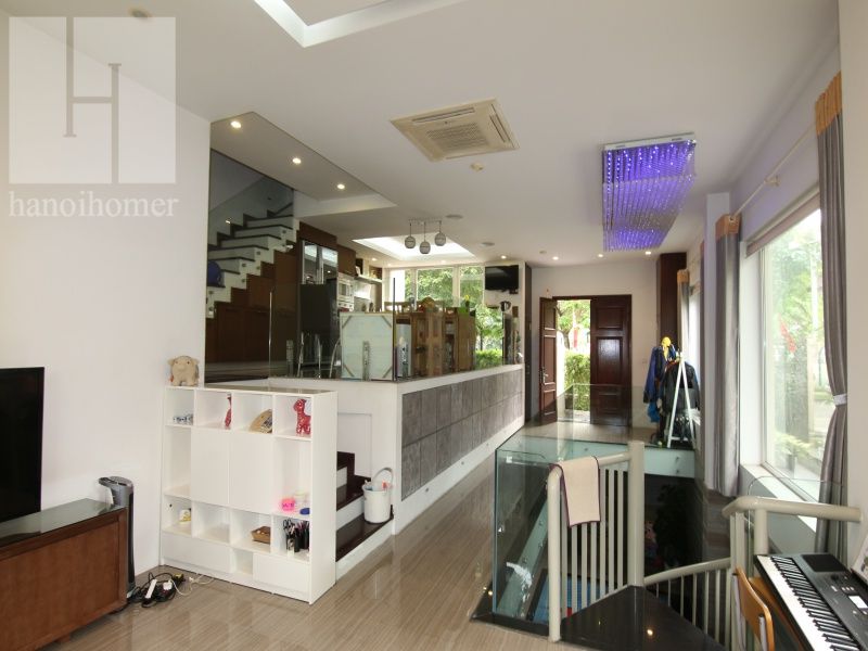 Cần cho thuê biệt thự Vinhome Riverside gần Almaz đủ đồ 5