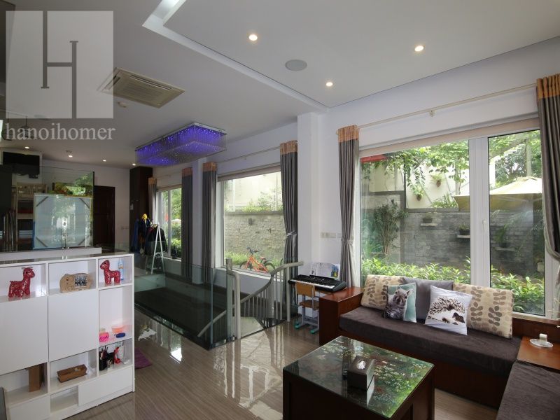 Cần cho thuê biệt thự Vinhome Riverside gần Almaz đủ đồ 6