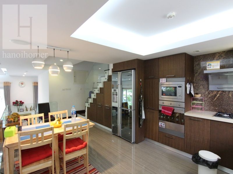 Cần cho thuê biệt thự Vinhome Riverside gần Almaz đủ đồ 8