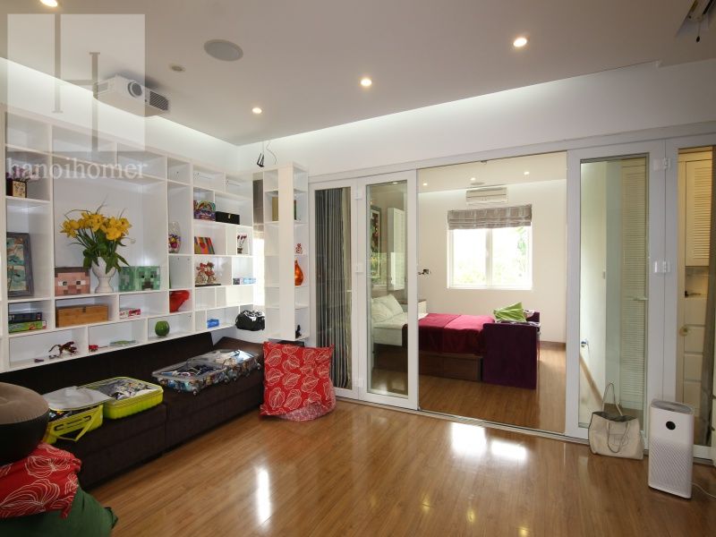 Cần cho thuê biệt thự Vinhome Riverside gần Almaz đủ đồ 9
