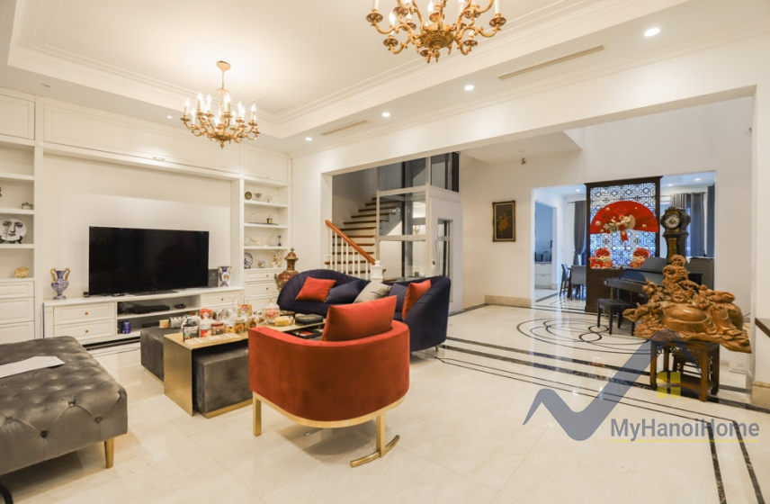 Cần cho thuê biệt thự Vinhomes Riverside, có thang máy full nội thất 1