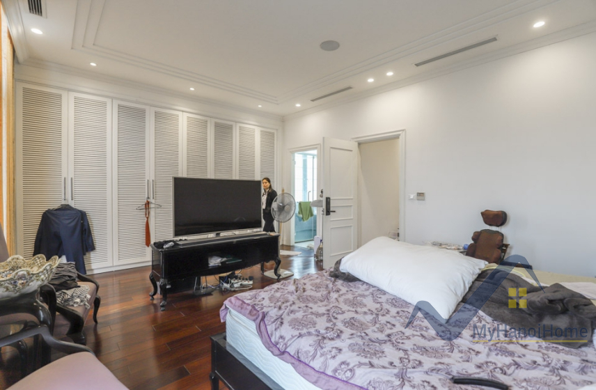 Cần cho thuê biệt thự Vinhomes Riverside, có thang máy full nội thất 11