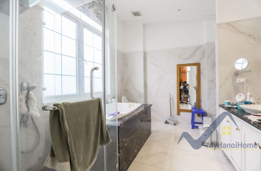 Cần cho thuê biệt thự Vinhomes Riverside, có thang máy full nội thất 12