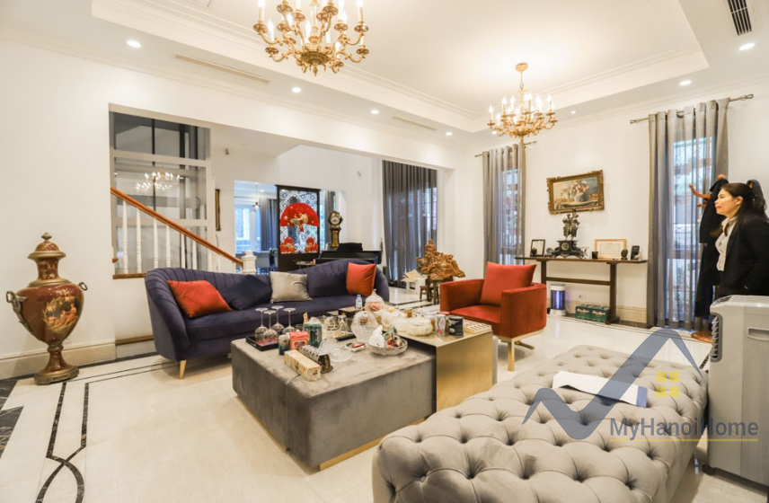 Cần cho thuê biệt thự Vinhomes Riverside, có thang máy full nội thất 2