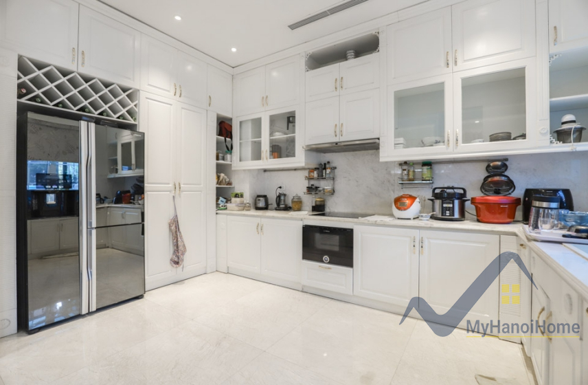 Cần cho thuê biệt thự Vinhomes Riverside, có thang máy full nội thất 5