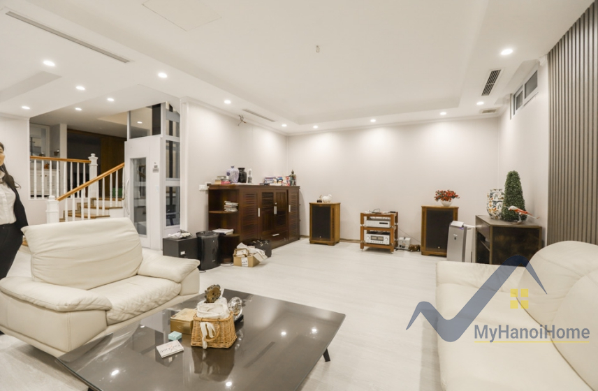 Cần cho thuê biệt thự Vinhomes Riverside, có thang máy full nội thất 9