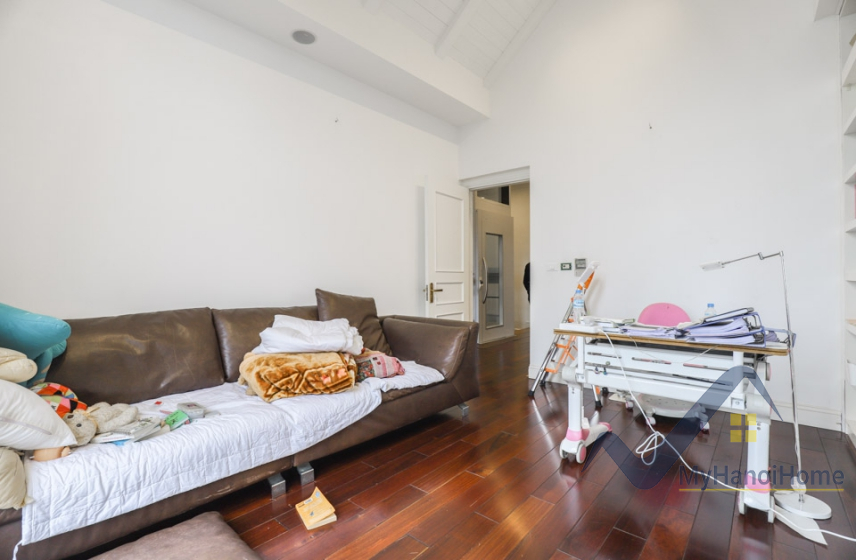 Cần cho thuê biệt thự Vinhomes Riverside, có thang máy full nội thất 19