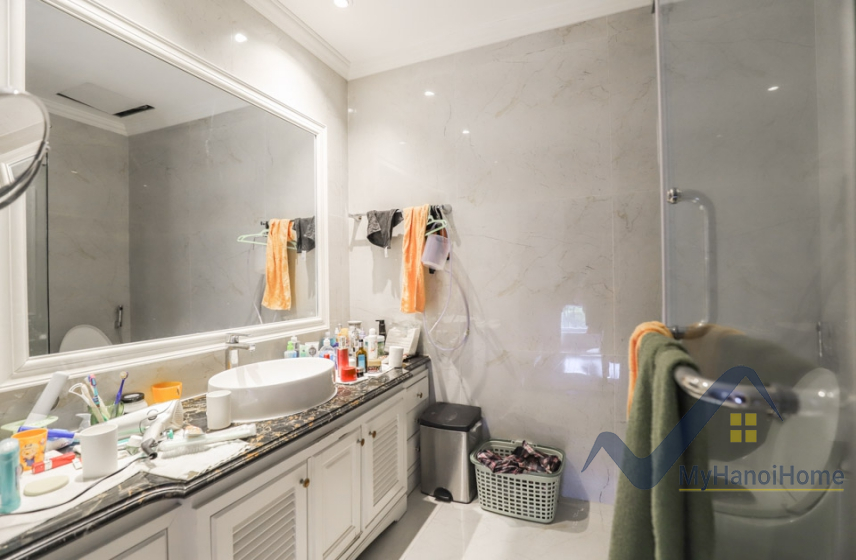 Cần cho thuê biệt thự Vinhomes Riverside, có thang máy full nội thất 20