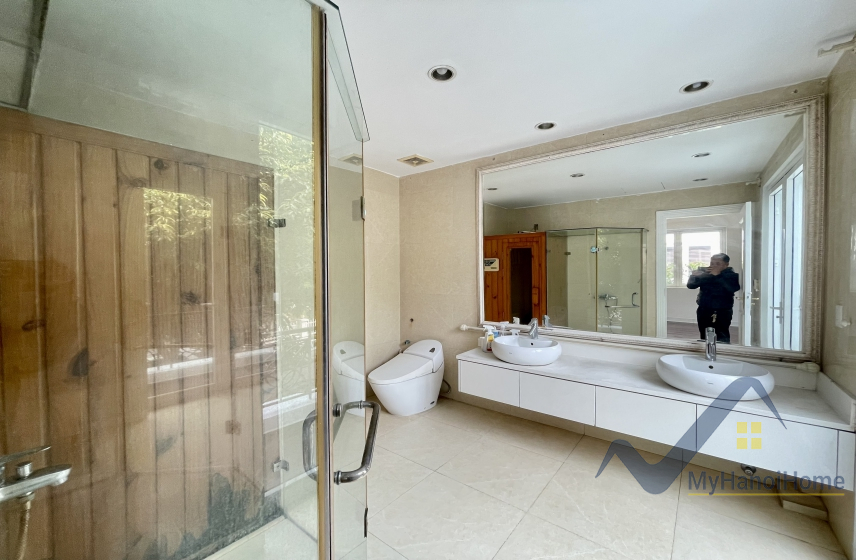 Cần cho thuê biệt thự Vinhomes Riverside song lập ngay gần BIS 10