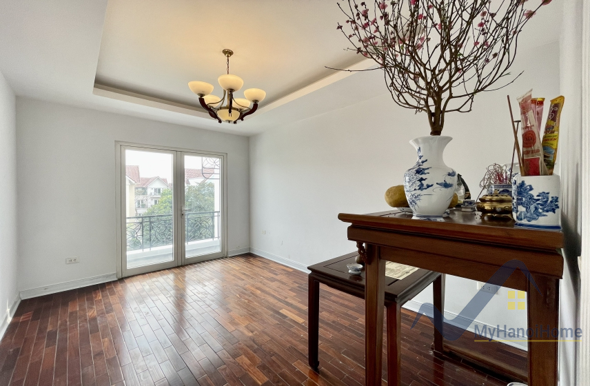 Cần cho thuê biệt thự Vinhomes Riverside song lập ngay gần BIS 11