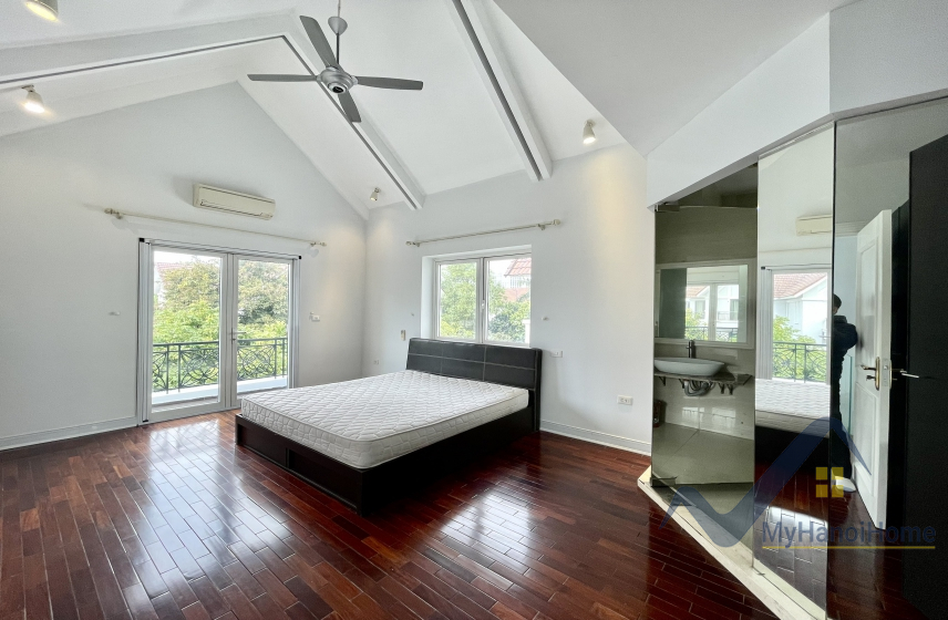 Cần cho thuê biệt thự Vinhomes Riverside song lập ngay gần BIS 14
