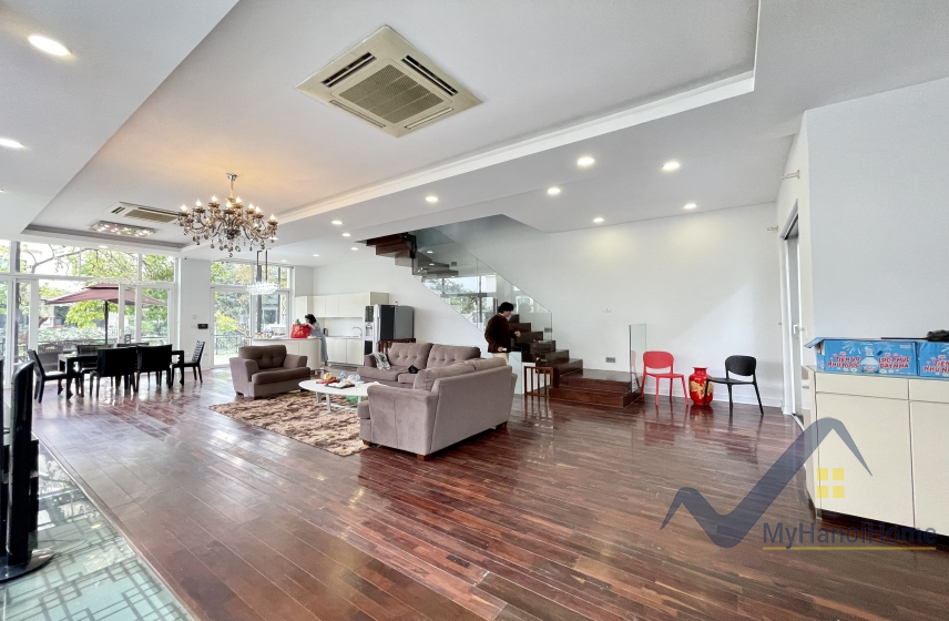 Cần cho thuê biệt thự Vinhomes Riverside song lập ngay gần BIS 2
