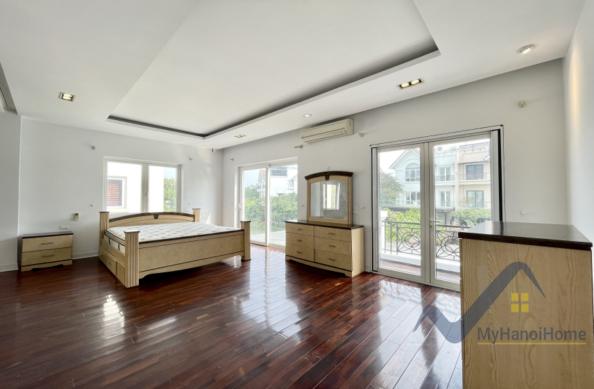Cần cho thuê biệt thự Vinhomes Riverside song lập ngay gần BIS 7