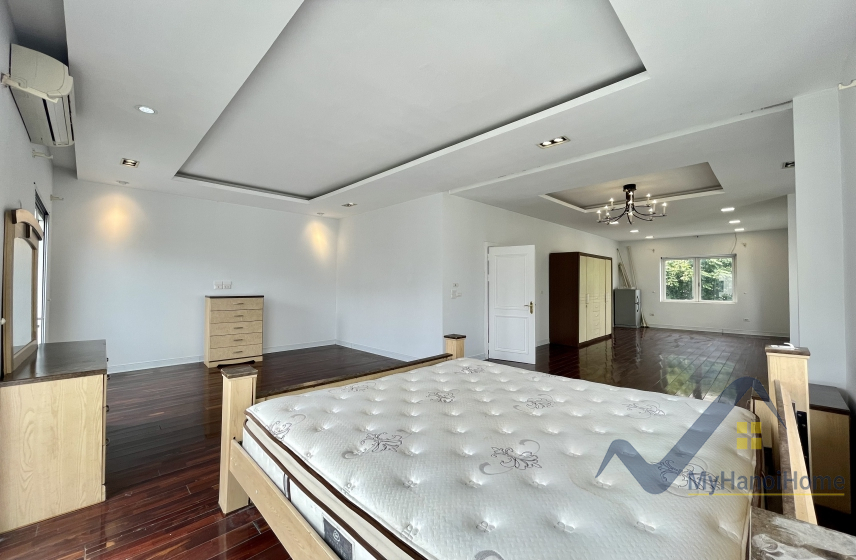 Cần cho thuê biệt thự Vinhomes Riverside song lập ngay gần BIS 8