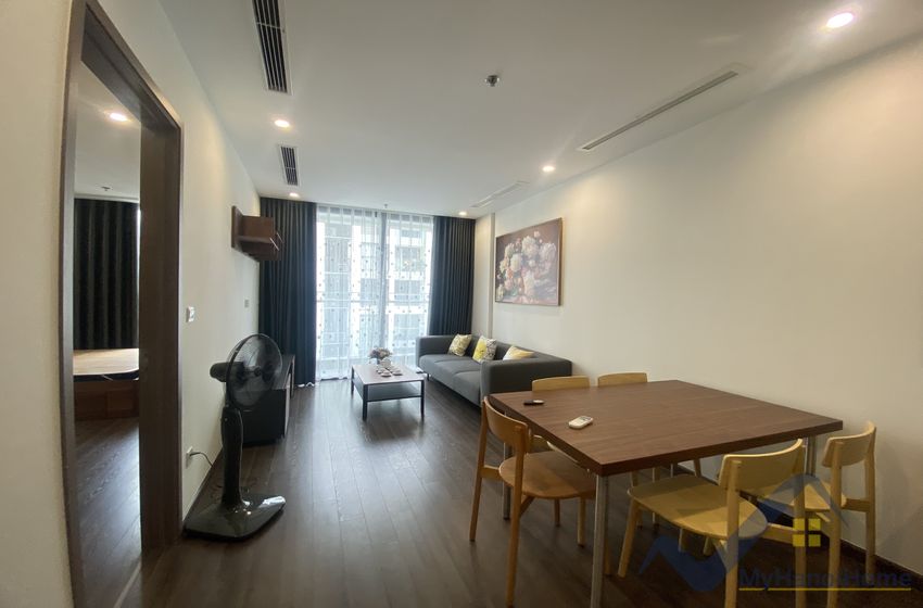 Căn hộ 2PN 2WC cho thuê Vinhomes Symphony Long Biên 2
